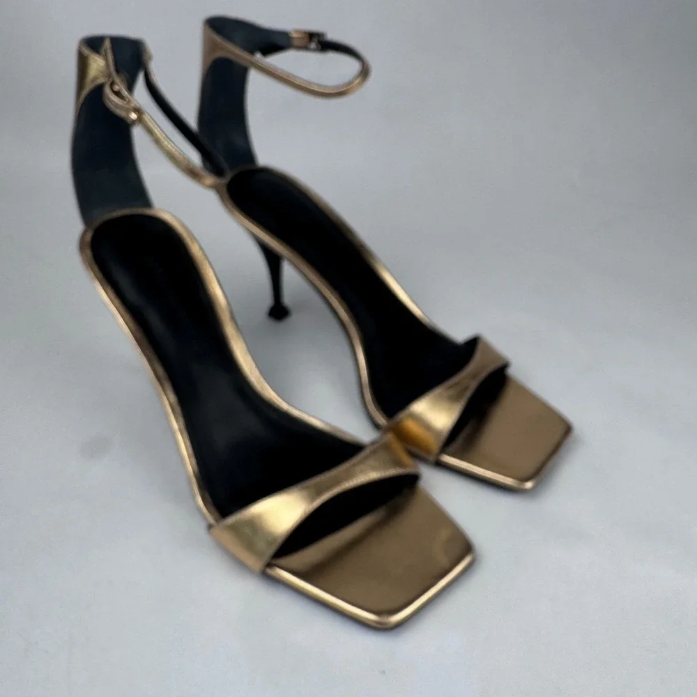 NEW Sigerson Morrison Women's 39.5 US 9.5 Gold 4